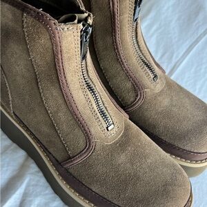 UGG Tan and Brown Boots zip up size 8